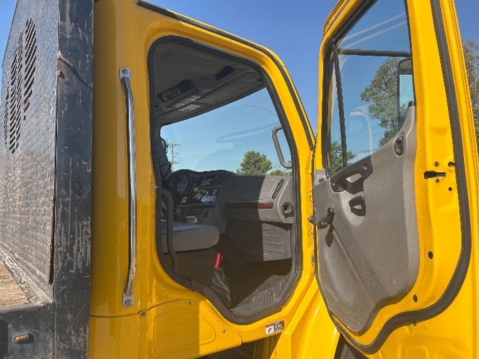 Flatbed Truck-Light and Medium Duty Trucks-Freightliner-2019-M2-Fontana-CA-154,766\n\t\tmiles-$ 47,750 - Image 20