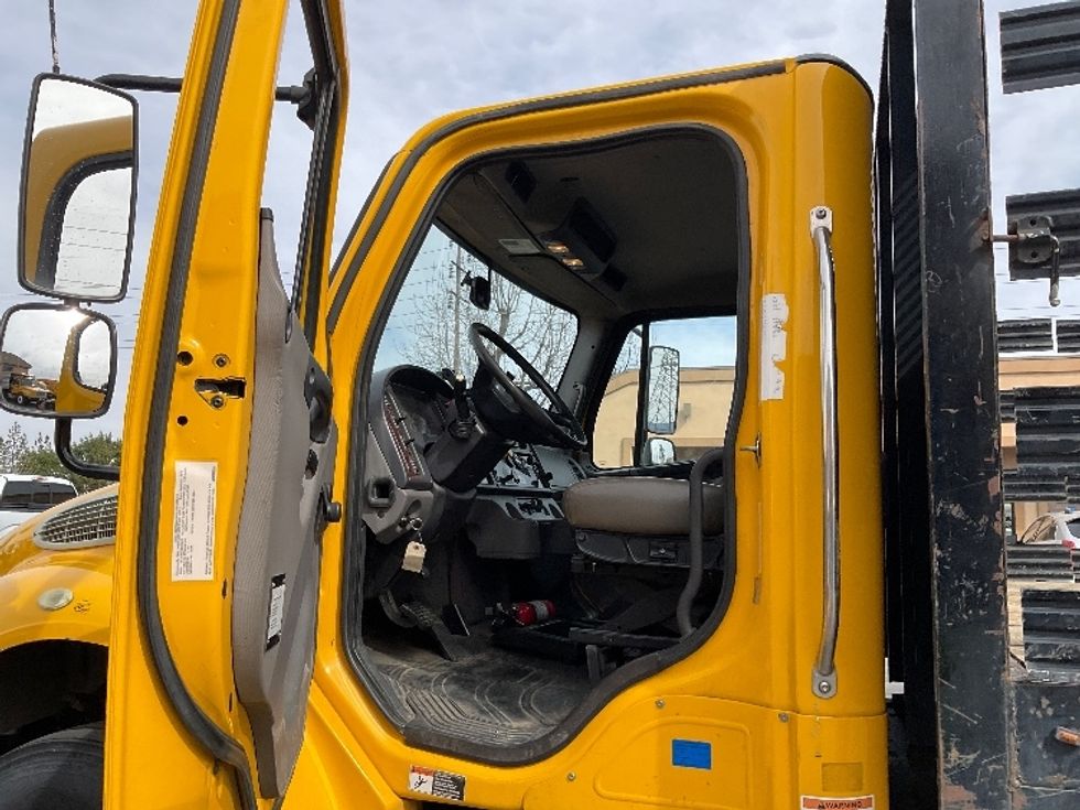 Flatbed Truck-Light and Medium Duty Trucks-Freightliner-2019-M2-Fontana-CA-166,478\n\t\tmiles-$ 53,250 - Image 16