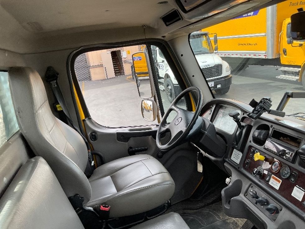 Flatbed Truck-Light and Medium Duty Trucks-Freightliner-2019-M2-Fontana-CA-166,478\n\t\tmiles-$ 53,250 - Image 22