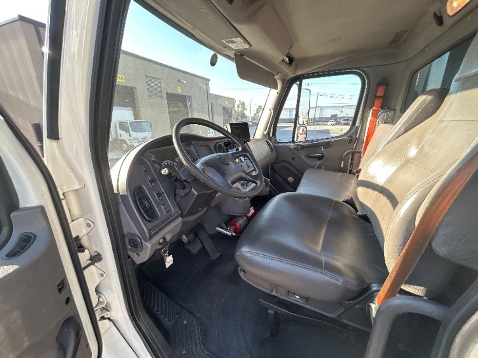 Flatbed Truck-Light and Medium Duty Trucks-Freightliner-2019-M2-Fontana-CA-181,130\n\t\tmiles-$ 69,500 - Image 13