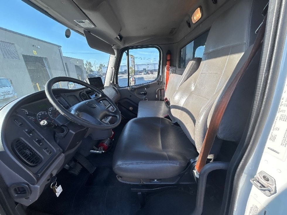 Flatbed Truck-Light and Medium Duty Trucks-Freightliner-2019-M2-Fontana-CA-181,130\n\t\tmiles-$ 69,500 - Image 15