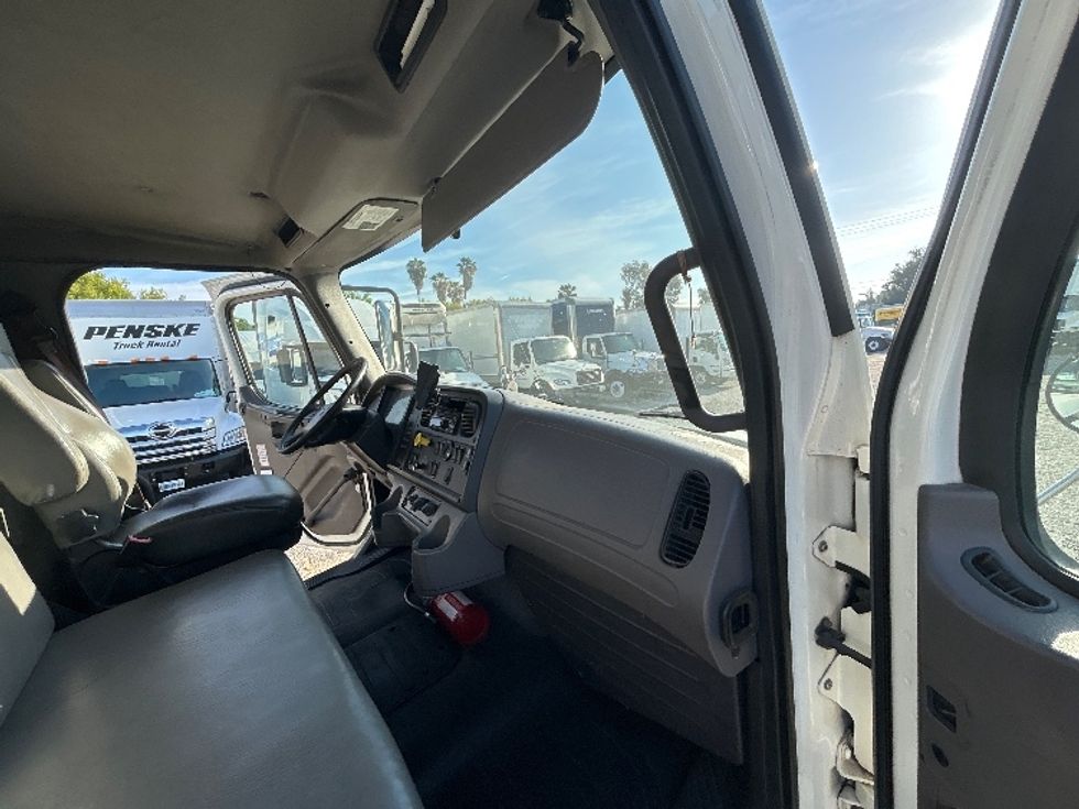 Flatbed Truck-Light and Medium Duty Trucks-Freightliner-2019-M2-Fontana-CA-181,130\n\t\tmiles-$ 69,500 - Image 17