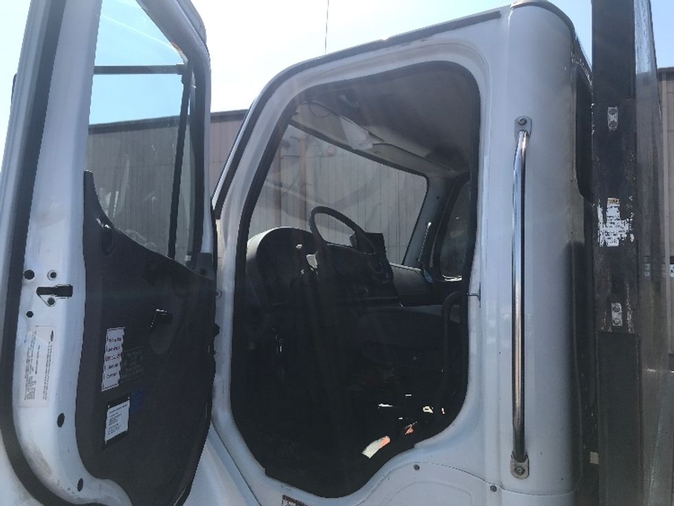 Flatbed Truck-Light and Medium Duty Trucks-Freightliner-2019-M2-Fontana-CA-183,385\n\t\tmiles-$ 69,500 - Image 16