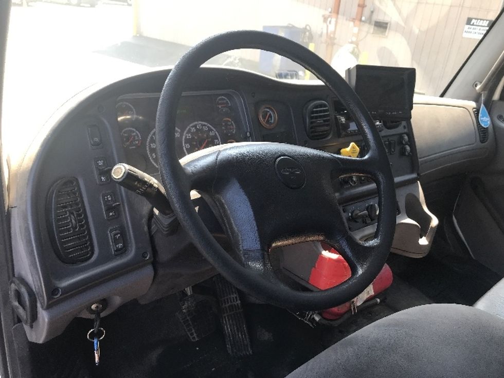 Flatbed Truck-Light and Medium Duty Trucks-Freightliner-2019-M2-Fontana-CA-183,385\n\t\tmiles-$ 69,500 - Image 17