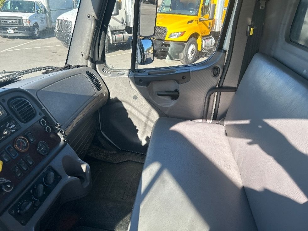 Flatbed Truck-Light and Medium Duty Trucks-Freightliner-2019-M2-Fontana-CA-188,336\n\t\tmiles-$ 46,500 - Image 14