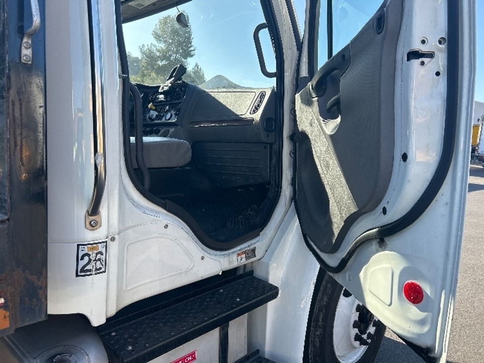 Flatbed Truck-Light and Medium Duty Trucks-Freightliner-2019-M2-Fontana-CA-188,336\n\t\tmiles-$ 46,500 - Image 15