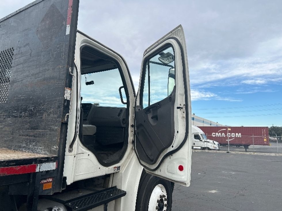 Flatbed Truck-Light and Medium Duty Trucks-Freightliner-2019-M2-Fontana-CA-215,950\n\t\tmiles-$ 59,500 - Image 20