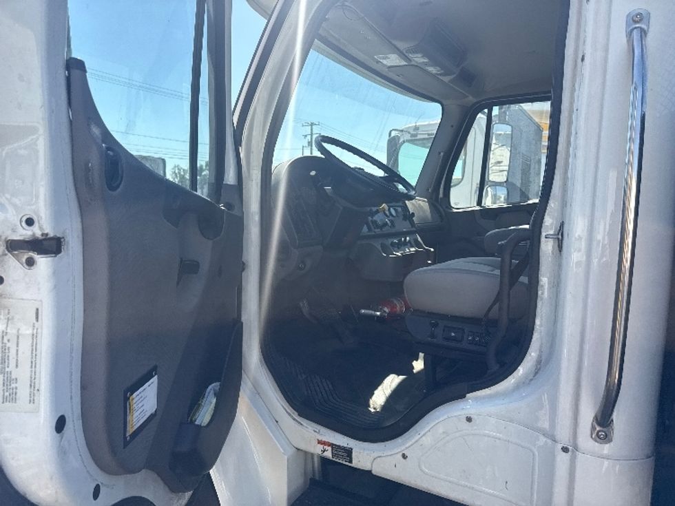 Flatbed Truck-Light and Medium Duty Trucks-Freightliner-2019-M2-Fontana-CA-98,901\n\t\tmiles-$ 56,750 - Image 16