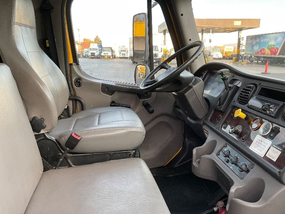 Flatbed Truck-Light and Medium Duty Trucks-Freightliner-2019-M2-Fresno-CA-122,012\n\t\tmiles-$ 44,250 - Image 18