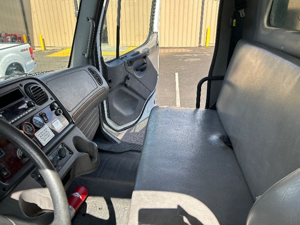 Flatbed Truck-Light and Medium Duty Trucks-Freightliner-2019-M2-Fresno-CA-145,748\n\t\tmiles-$ 55,000 - Image 17