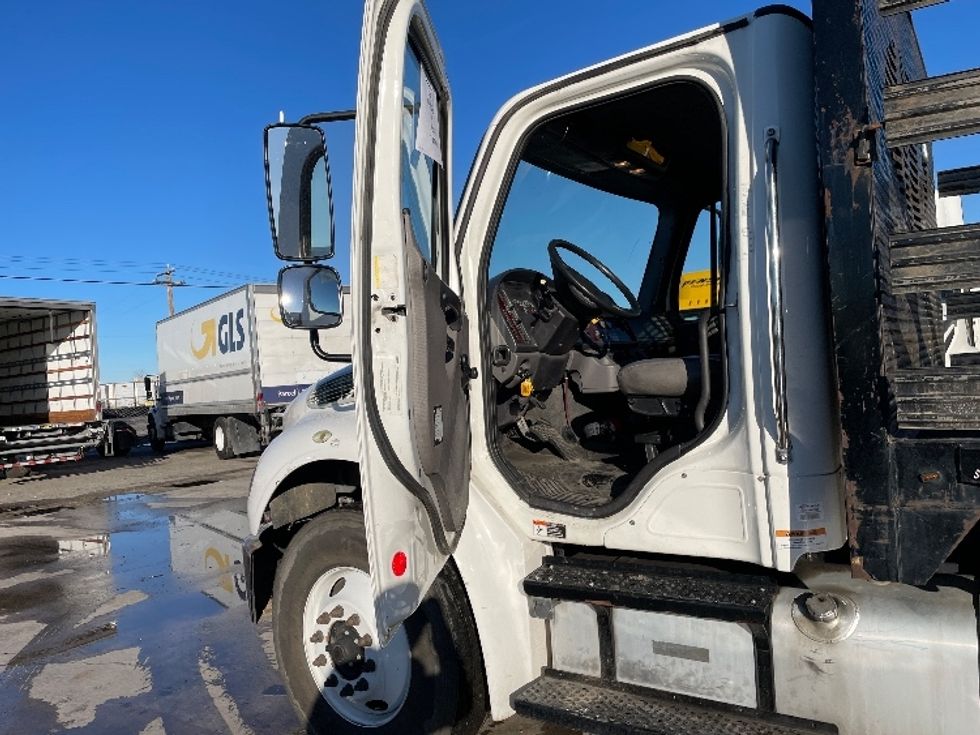 Flatbed Truck-Light and Medium Duty Trucks-Freightliner-2019-M2-Fresno-CA-146,288\n\t\tmiles-$ 66,250 - Image 15