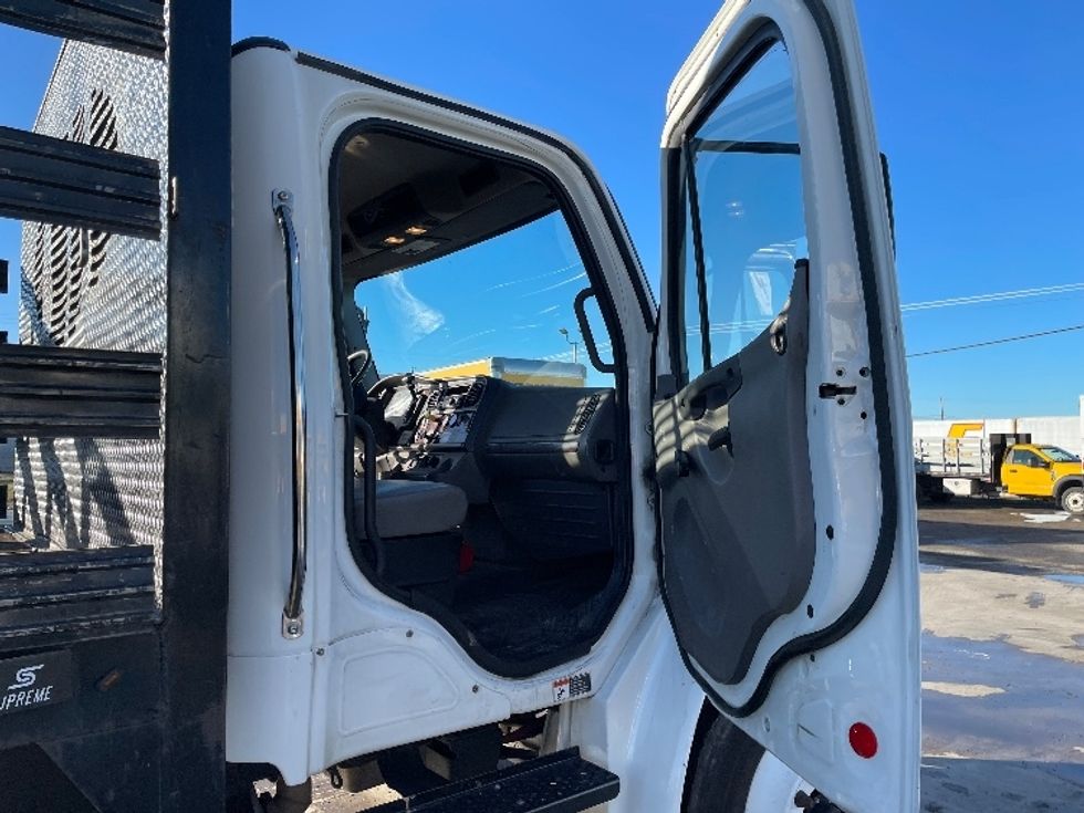 Flatbed Truck-Light and Medium Duty Trucks-Freightliner-2019-M2-Fresno-CA-146,288\n\t\tmiles-$ 66,250 - Image 19