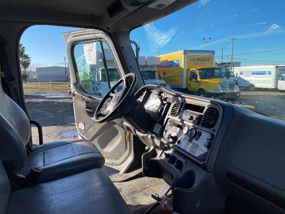 Flatbed Truck-Light and Medium Duty Trucks-Freightliner-2019-M2-Fresno-CA-146,288\n\t\tmiles-$ 66,250 - Image 21