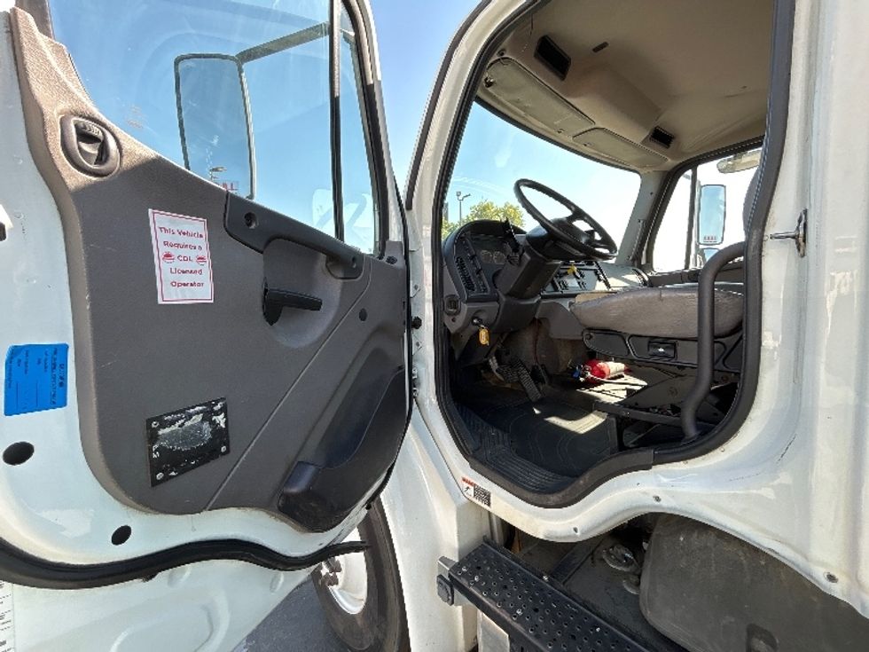 Flatbed Truck-Light and Medium Duty Trucks-Freightliner-2019-M2-Fresno-CA-170,449\n\t\tmiles-$ 45,500 - Image 16