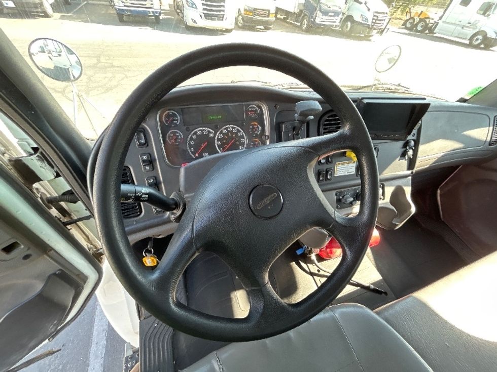 Flatbed Truck-Light and Medium Duty Trucks-Freightliner-2019-M2-Fresno-CA-170,449\n\t\tmiles-$ 45,500 - Image 18