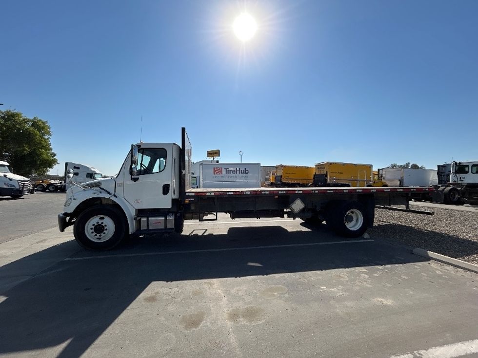 Flatbed Truck-Light and Medium Duty Trucks-Freightliner-2019-M2-Fresno-CA-170,449\n\t\tmiles-$ 45,500 - Image 4