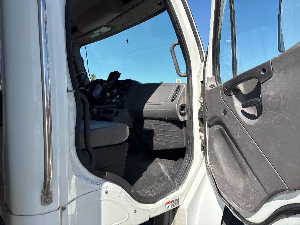Flatbed Truck-Light and Medium Duty Trucks-Freightliner-2019-M2-Fresno-CA-194,361\n\t\tmiles-$ 44,750 - Image 17