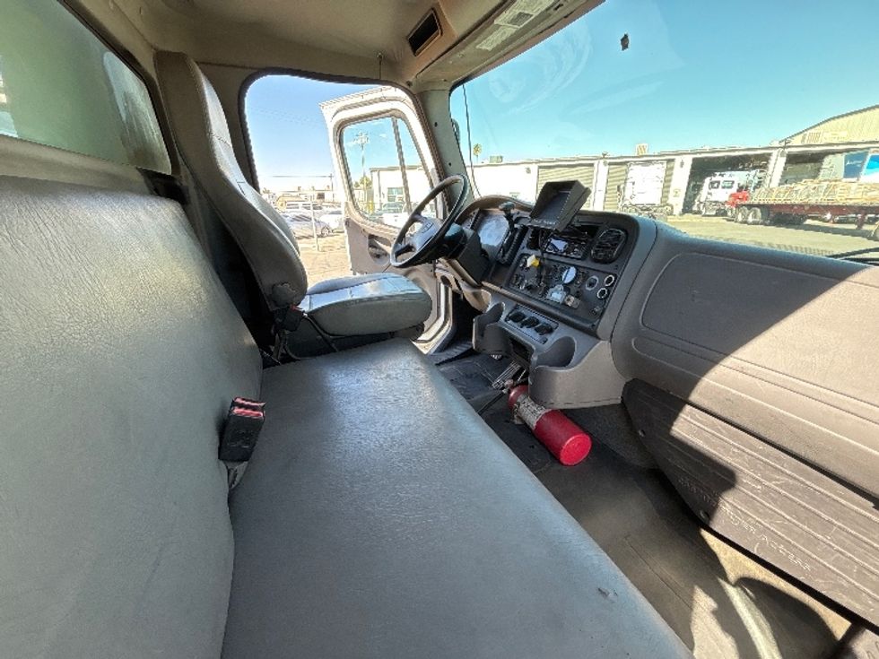 Flatbed Truck-Light and Medium Duty Trucks-Freightliner-2019-M2-Fresno-CA-194,361\n\t\tmiles-$ 44,750 - Image 19