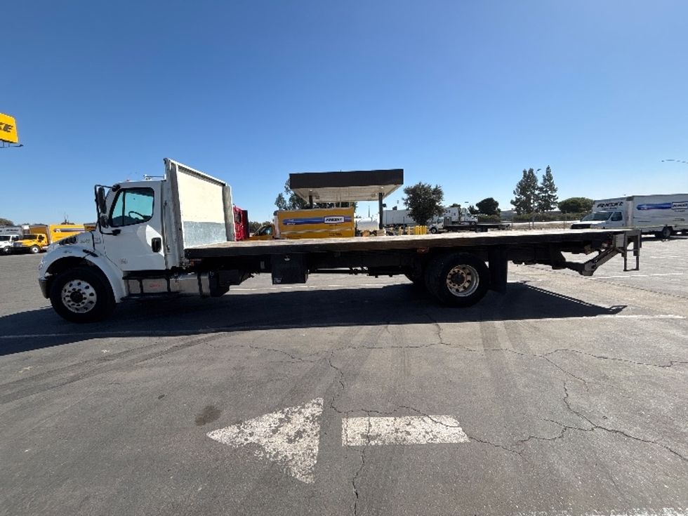 Flatbed Truck-Light and Medium Duty Trucks-Freightliner-2019-M2-Fresno-CA-194,361\n\t\tmiles-$ 44,750 - Image 4
