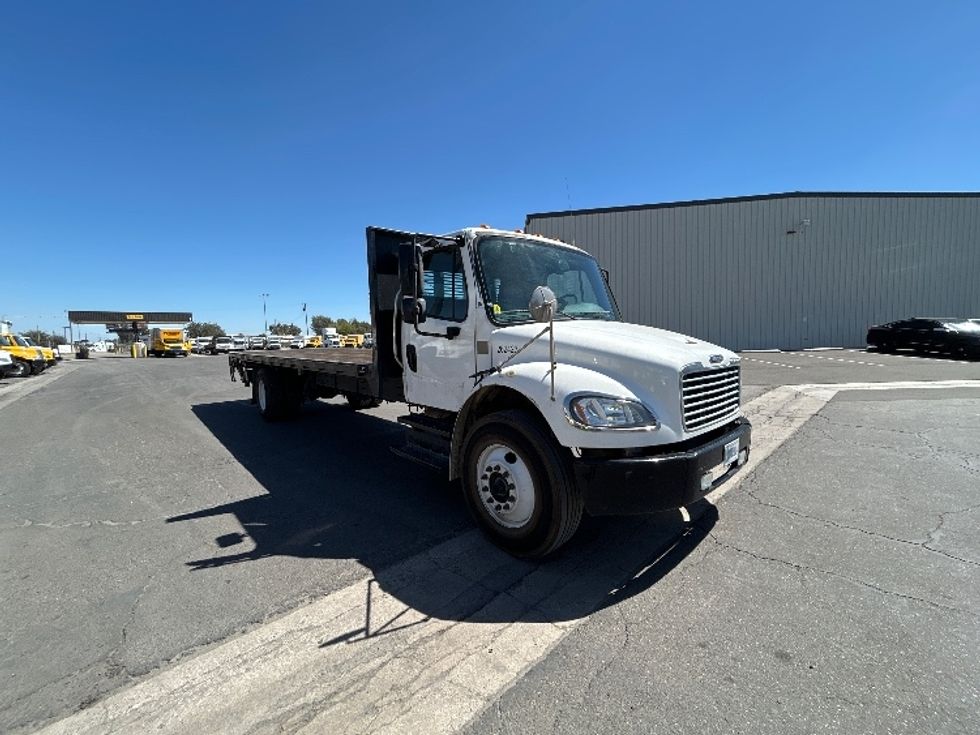 Flatbed Truck-Light and Medium Duty Trucks-Freightliner-2019-M2-Fresno-CA-202,435\n\t\tmiles-$ 43,250 - Image 1