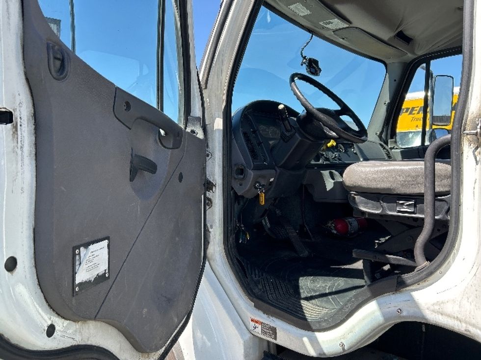 Flatbed Truck-Light and Medium Duty Trucks-Freightliner-2019-M2-Fresno-CA-202,435\n\t\tmiles-$ 43,250 - Image 13