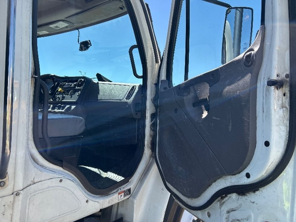Flatbed Truck-Light and Medium Duty Trucks-Freightliner-2019-M2-Fresno-CA-202,435\n\t\tmiles-$ 43,250 - Image 17