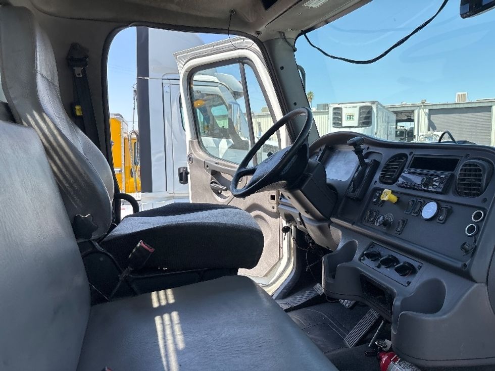 Flatbed Truck-Light and Medium Duty Trucks-Freightliner-2019-M2-Fresno-CA-219,842\n\t\tmiles-$ 40,750 - Image 19