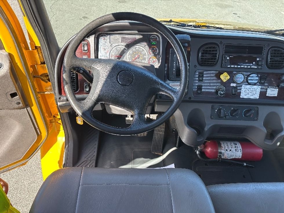 Flatbed Truck-Light and Medium Duty Trucks-Freightliner-2019-M2-Greensboro-NC-145,999\n\t\tmiles-$ 44,250 - Image 19