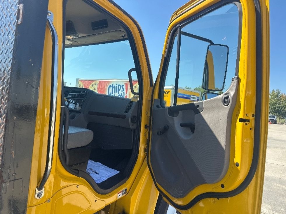Flatbed Truck-Light and Medium Duty Trucks-Freightliner-2019-M2-Hammond-LA-128,753\n\t\tmiles-$ 50,500 - Image 17