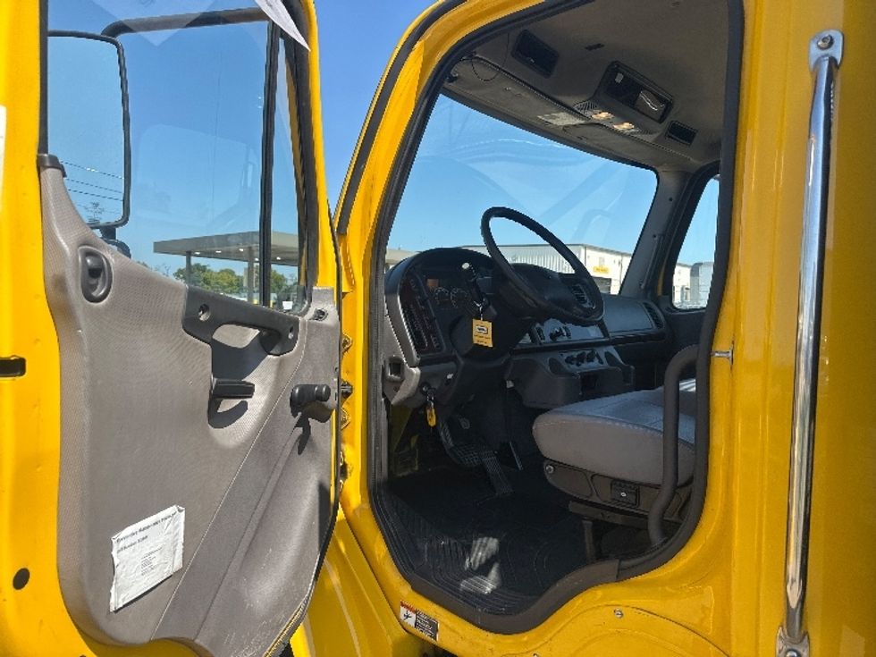 Flatbed Truck-Light and Medium Duty Trucks-Freightliner-2019-M2-Hammond-LA-192,675\n\t\tmiles-$ 40,750 - Image 13