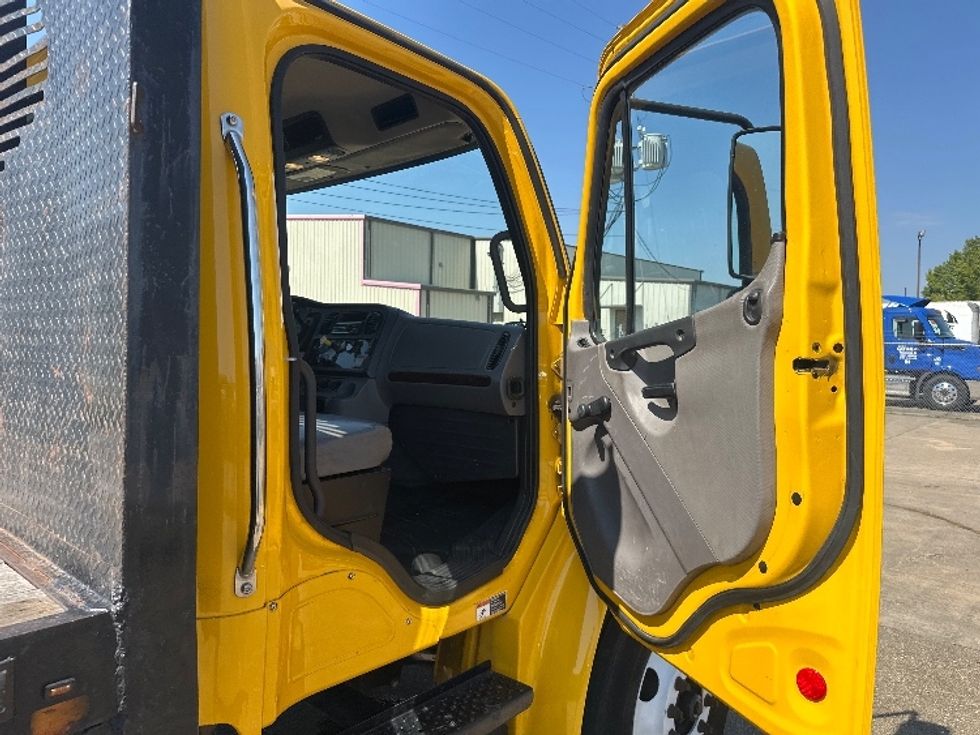 Flatbed Truck-Light and Medium Duty Trucks-Freightliner-2019-M2-Hammond-LA-192,675\n\t\tmiles-$ 40,750 - Image 17