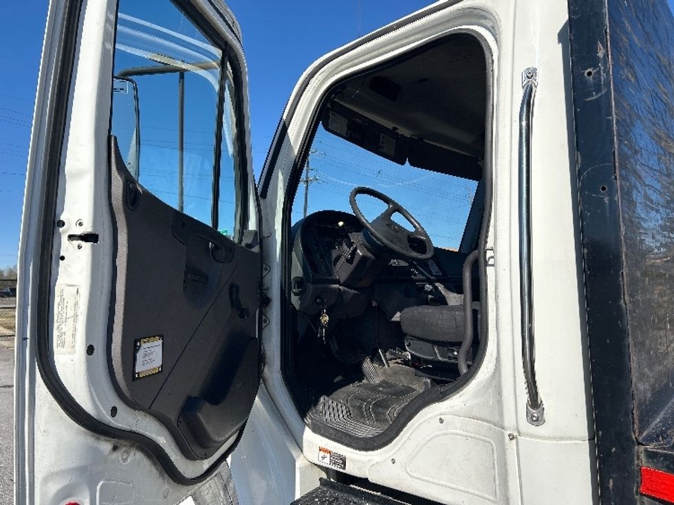 Flatbed Truck-Light and Medium Duty Trucks-Freightliner-2019-M2-Hammond-LA-233,382\n\t\tmiles-$ 29,000 - Image 11