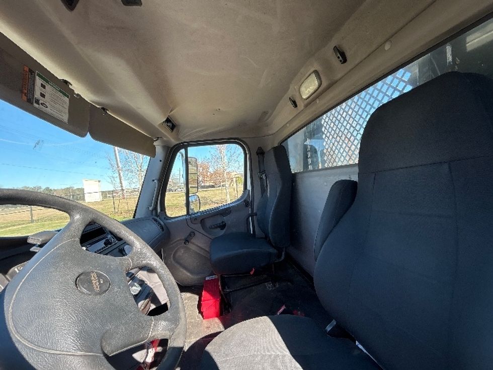 Flatbed Truck-Light and Medium Duty Trucks-Freightliner-2019-M2-Hammond-LA-233,382\n\t\tmiles-$ 29,000 - Image 14