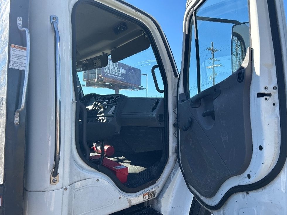 Flatbed Truck-Light and Medium Duty Trucks-Freightliner-2019-M2-Hammond-LA-233,382\n\t\tmiles-$ 29,000 - Image 15