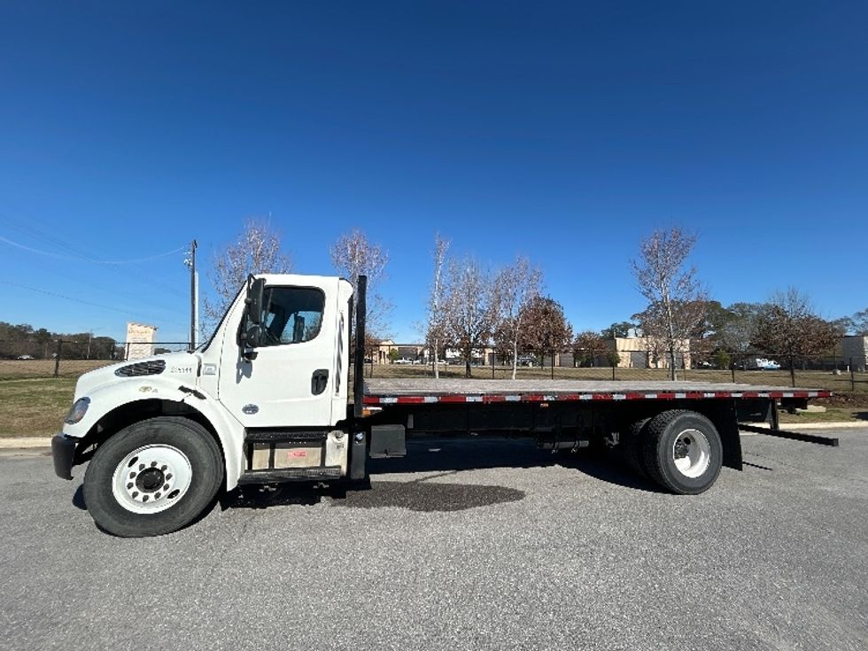 Flatbed Truck-Light and Medium Duty Trucks-Freightliner-2019-M2-Hammond-LA-233,382\n\t\tmiles-$ 29,000 - Image 4