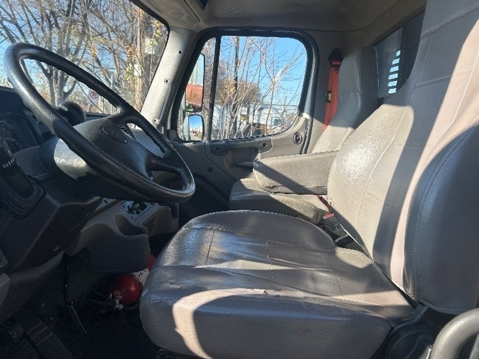 Flatbed Truck-Light and Medium Duty Trucks-Freightliner-2019-M2-Homewood-AL-129,590\n\t\tmiles-$ 55,000 - Image 17