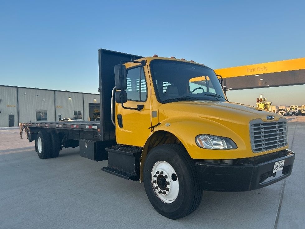 Flatbed Truck-Light and Medium Duty Trucks-Freightliner-2019-M2-Houston-TX-185,136\n\t\tmiles-$ 42,750 - Image 1