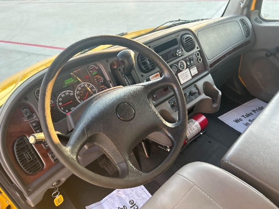 Flatbed Truck-Light and Medium Duty Trucks-Freightliner-2019-M2-Houston-TX-185,136\n\t\tmiles-$ 42,750 - Image 17