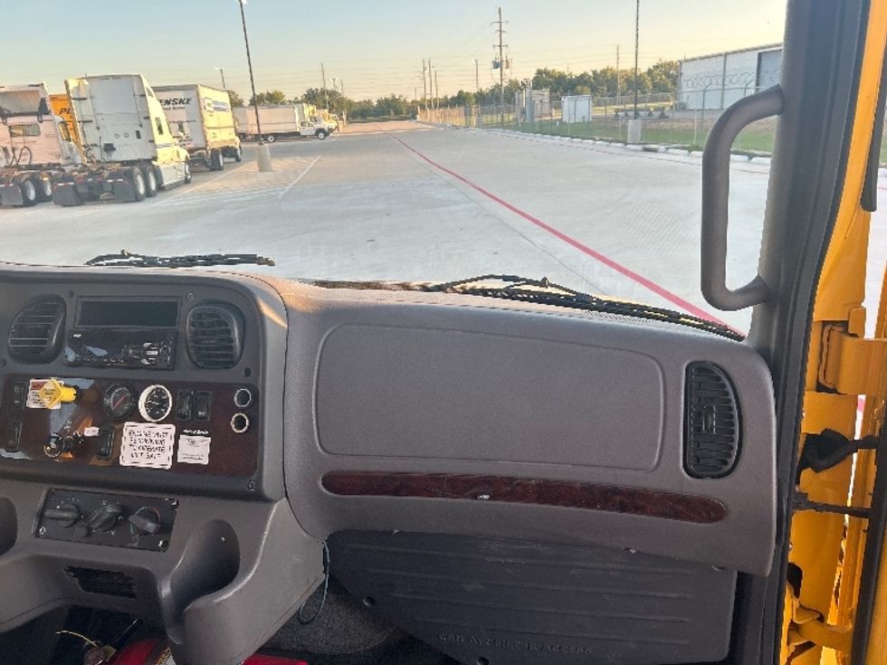 Flatbed Truck-Light and Medium Duty Trucks-Freightliner-2019-M2-Houston-TX-185,136\n\t\tmiles-$ 42,750 - Image 21