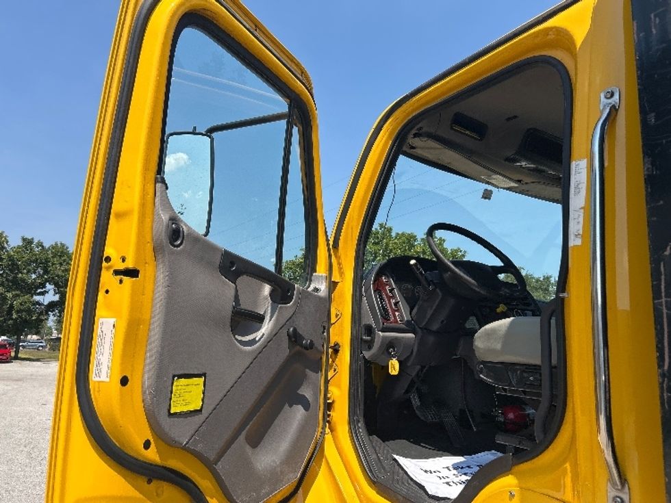 Flatbed Truck-Light and Medium Duty Trucks-Freightliner-2019-M2-Houston-TX-206,875\n\t\tmiles-$ 39,750 - Image 16