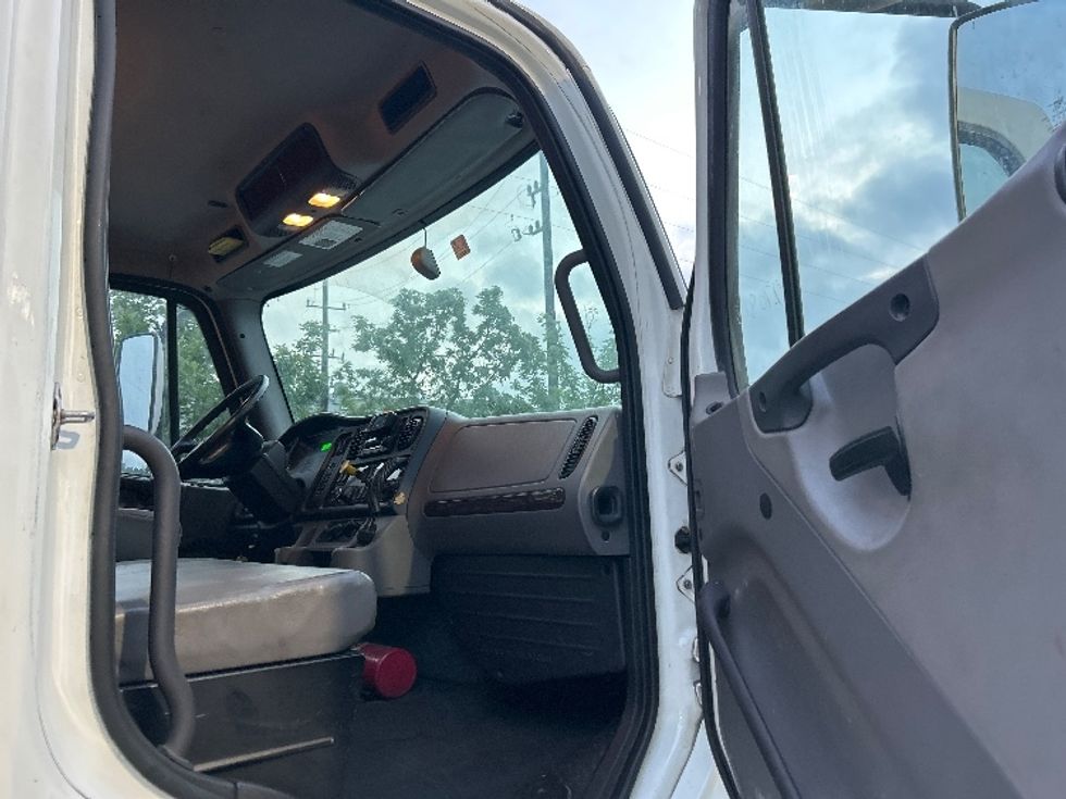 Flatbed Truck-Light and Medium Duty Trucks-Freightliner-2019-M2-Houston-TX-218,586\n\t\tmiles-$ 57,250 - Image 14