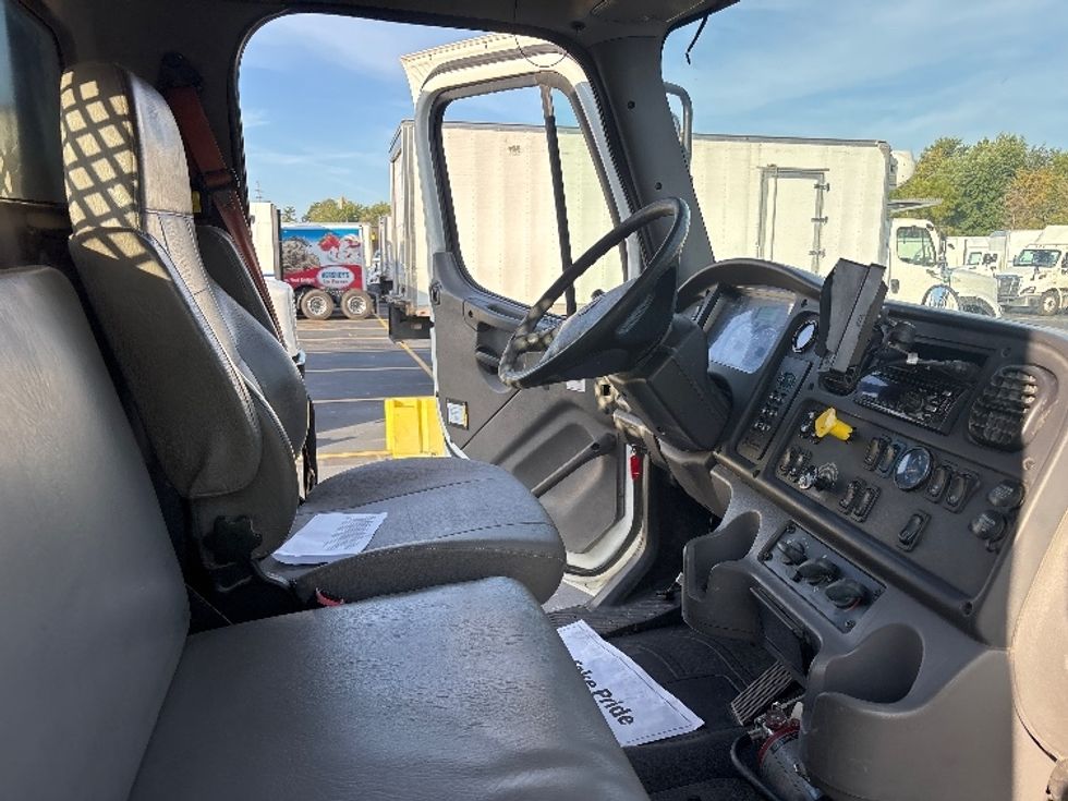 Flatbed Truck-Light and Medium Duty Trucks-Freightliner-2019-M2-Indianapolis-IN-227,853\n\t\tmiles-$ 57,000 - Image 22