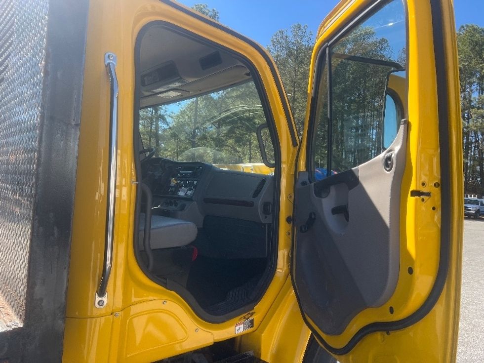 Flatbed Truck-Light and Medium Duty Trucks-Freightliner-2019-M2-Jonesboro-GA-92,455\n\t\tmiles-$ 55,500 - Image 19