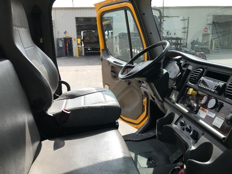 Flatbed Truck-Light and Medium Duty Trucks-Freightliner-2019-M2-Jurupa Valley-CA-130,950\n\t\tmiles-$ 58,000 - Image 22