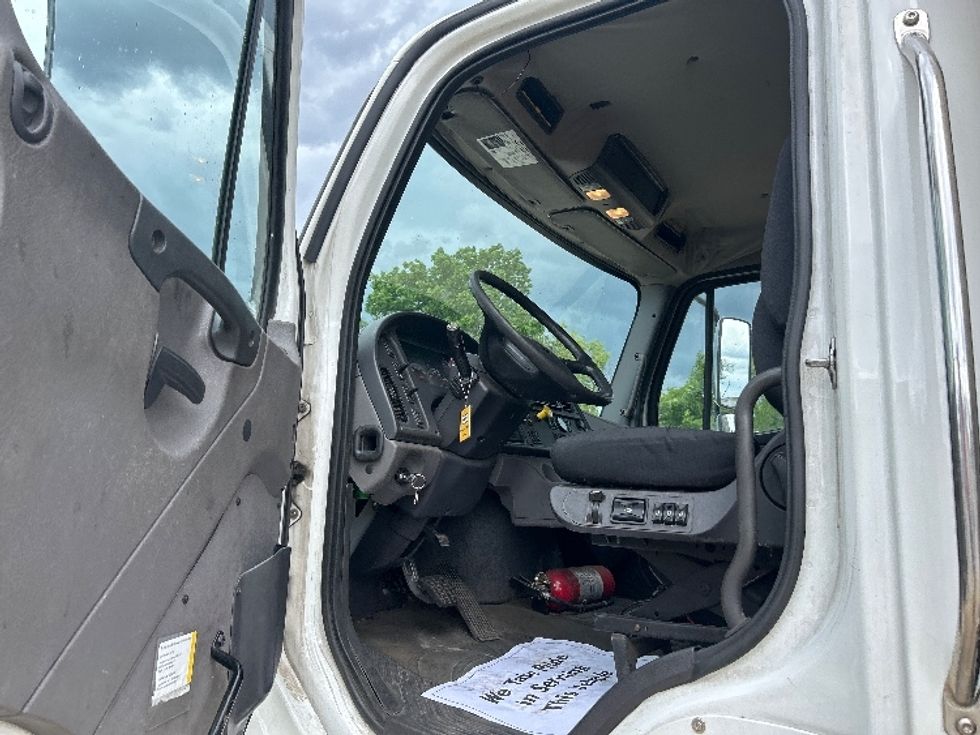 Flatbed Truck-Light and Medium Duty Trucks-Freightliner-2019-M2-Kalamazoo-MI-62,332\n\t\tmiles-$ 82,250 - Image 16