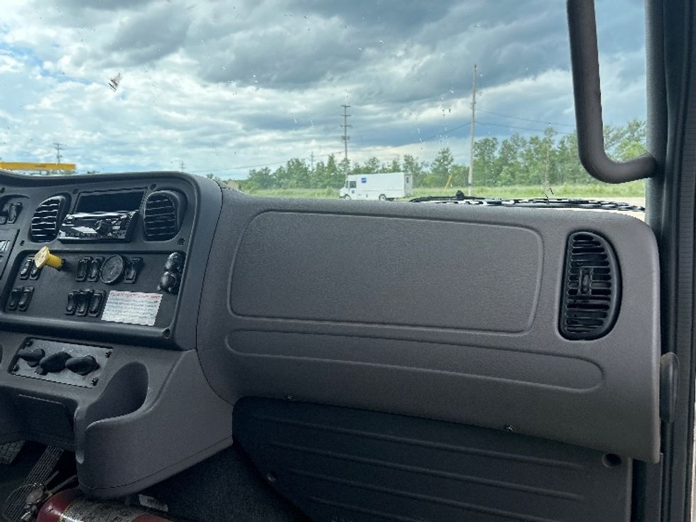 Flatbed Truck-Light and Medium Duty Trucks-Freightliner-2019-M2-Kalamazoo-MI-62,332\n\t\tmiles-$ 82,250 - Image 21