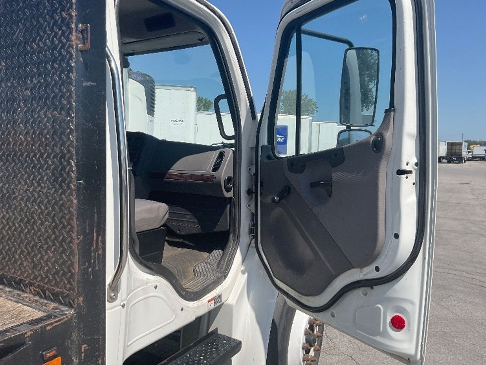 Flatbed Truck-Light and Medium Duty Trucks-Freightliner-2019-M2-Kansas City-MO-79,112\n\t\tmiles-$ 62,000 - Image 17