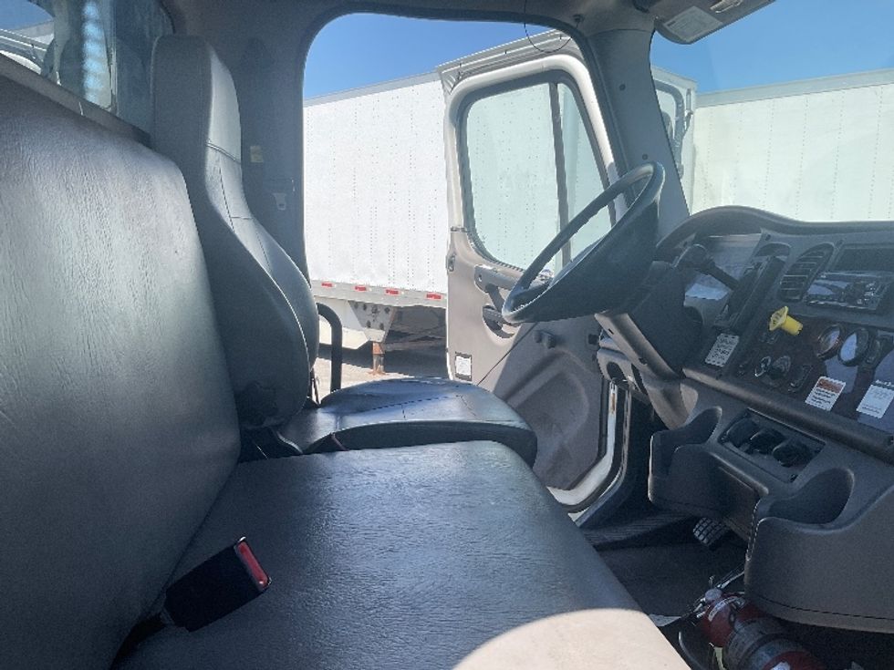 Flatbed Truck-Light and Medium Duty Trucks-Freightliner-2019-M2-Kansas City-MO-79,112\n\t\tmiles-$ 62,000 - Image 19