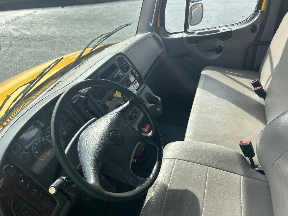 Flatbed Truck-Light and Medium Duty Trucks-Freightliner-2019-M2-Kennesaw-GA-194,788\n\t\tmiles-$ 56,500 - Image 14