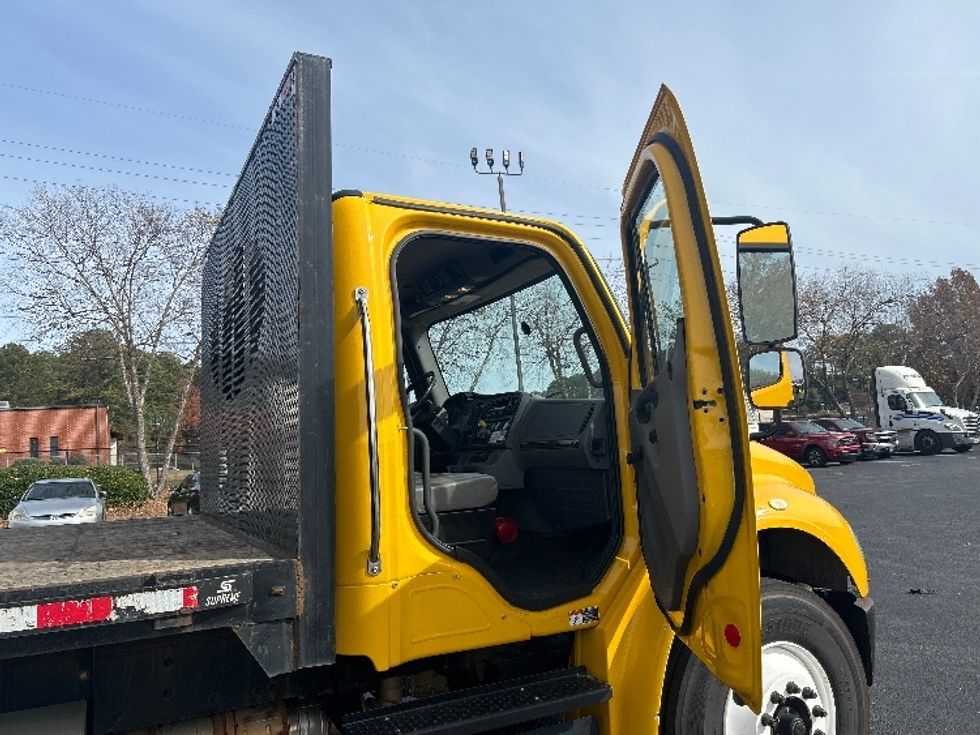 Flatbed Truck-Light and Medium Duty Trucks-Freightliner-2019-M2-Kennesaw-GA-194,788\n\t\tmiles-$ 56,500 - Image 17